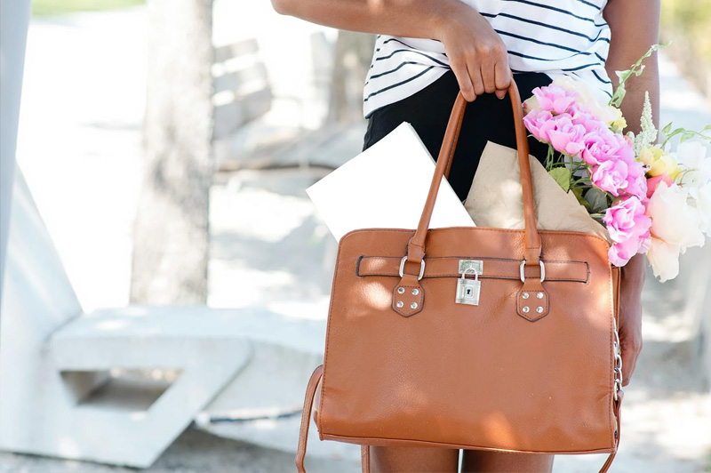 The Essential Guide to Choosing the Perfect Women's Handbag